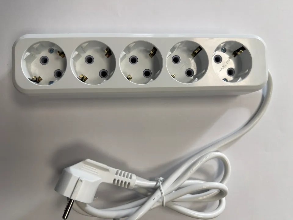 Produktbillede: Ledningssæt m 5 stikdåse 16 A m Jord, artikel nr. 82000864